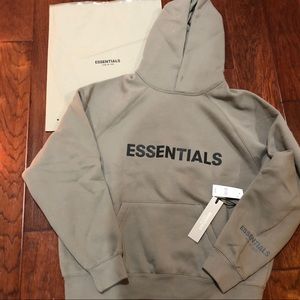 FEAR OF GOD ESSENTIALS - NWT
Cement hoodie